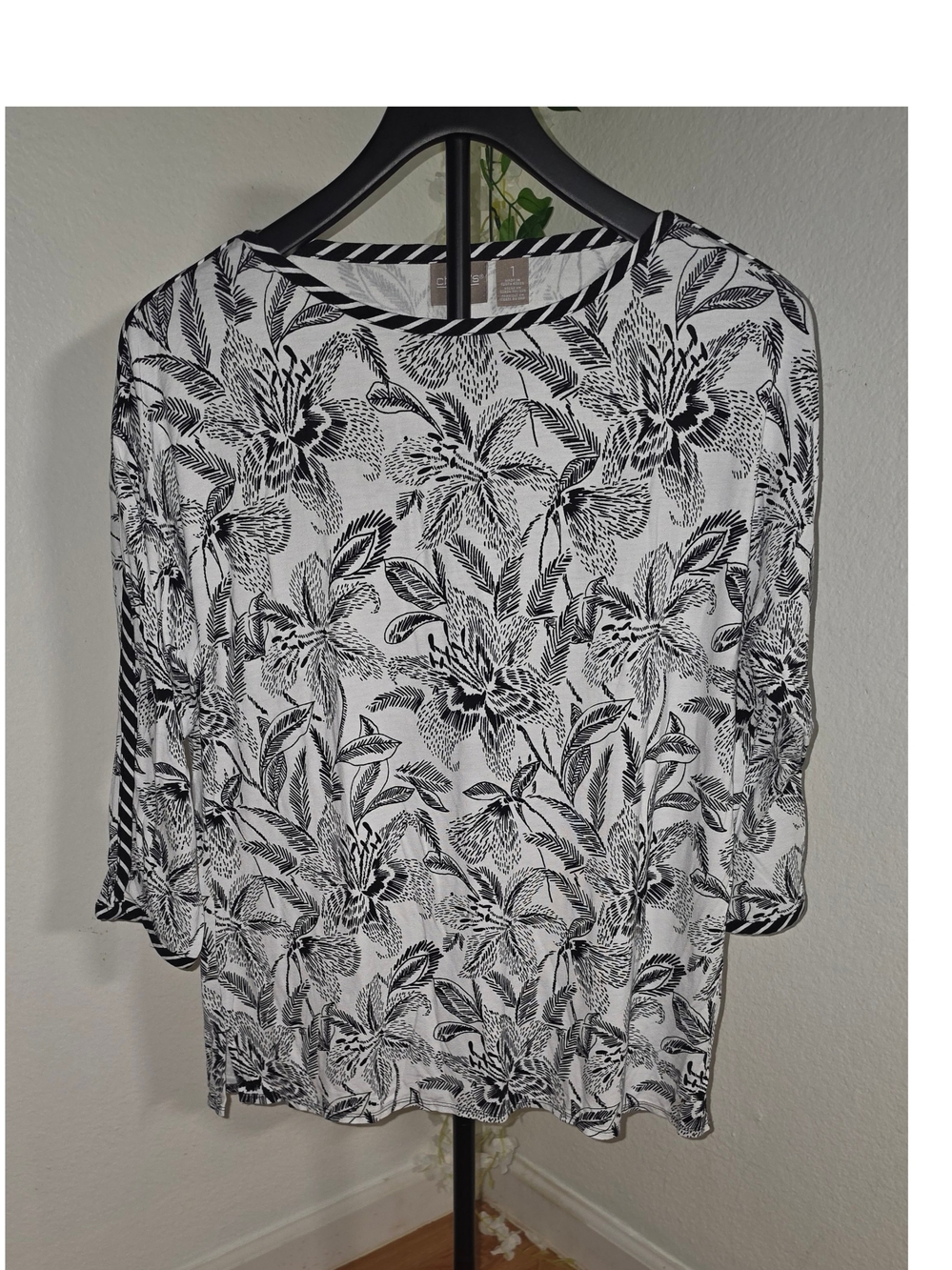 Chico's Black & White Floral Crewneck Blouse